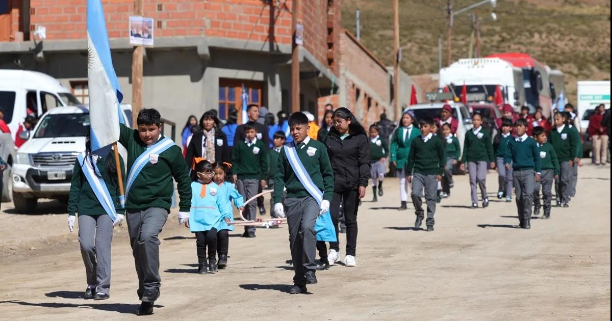 Aval en la Puna a la mineriacutea como motor de desarrollo