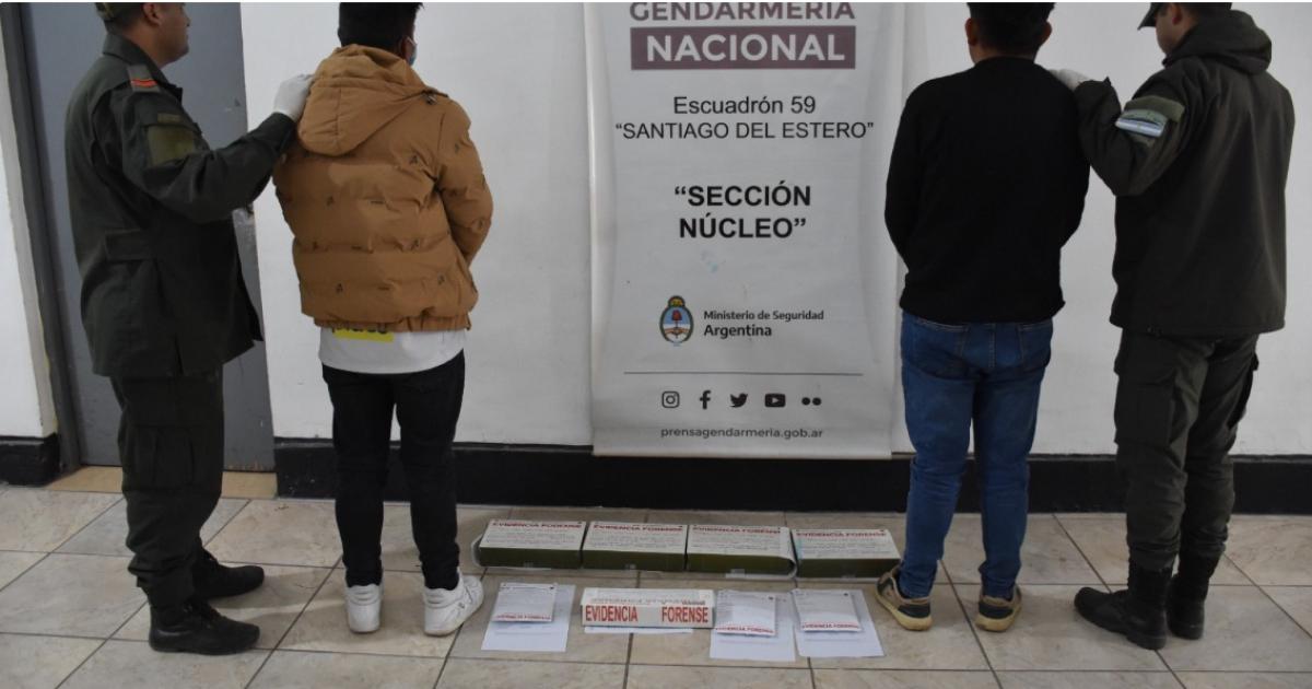 Detienen a mulas que partieron de Jujuy con maacutes de 5 kilos de cocaiacutena