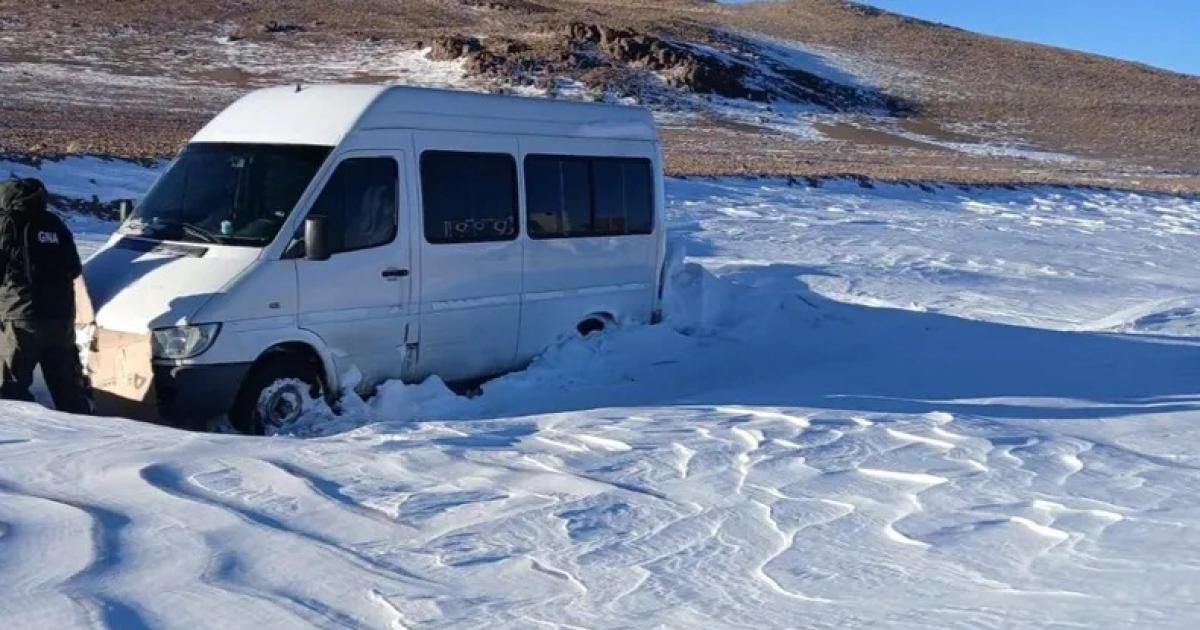 Rescataron a nueve personas en Paso de Jama que quedaron varadas por la nieve