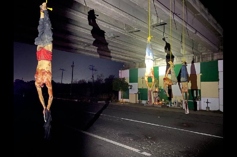 Meacutexico- encuentran 20 cuerpos algunos decapitados en una autopista de Sinaloa