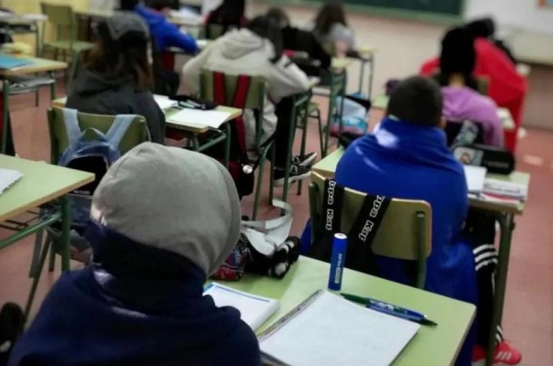 Por el friacuteo polar autorizan clases virtuales en Jujuy
