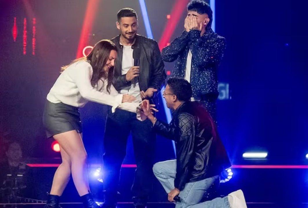 La increiacuteble sorpresa en La Voz- un participante le pidioacute casamiento a su novia en pleno show