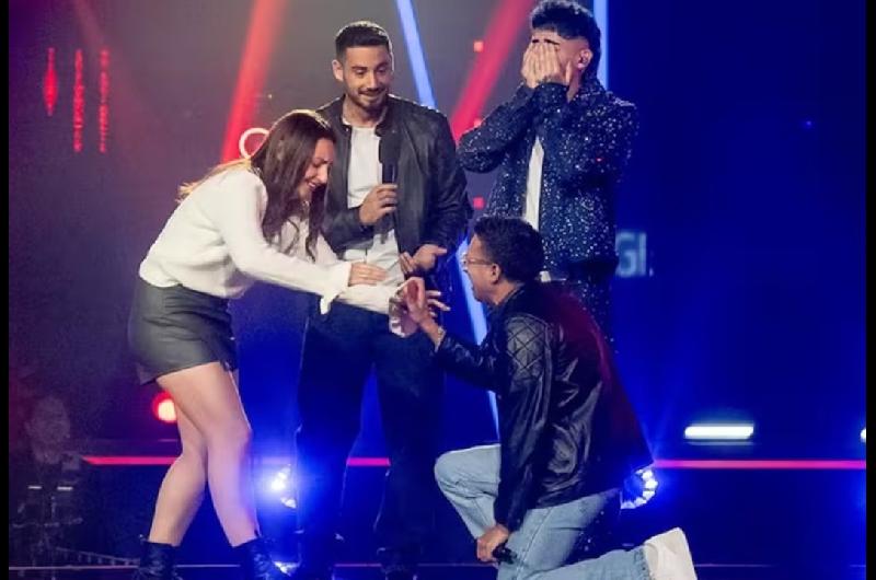 La increiacuteble sorpresa en La Voz- un participante le pidioacute casamiento a su novia en pleno show