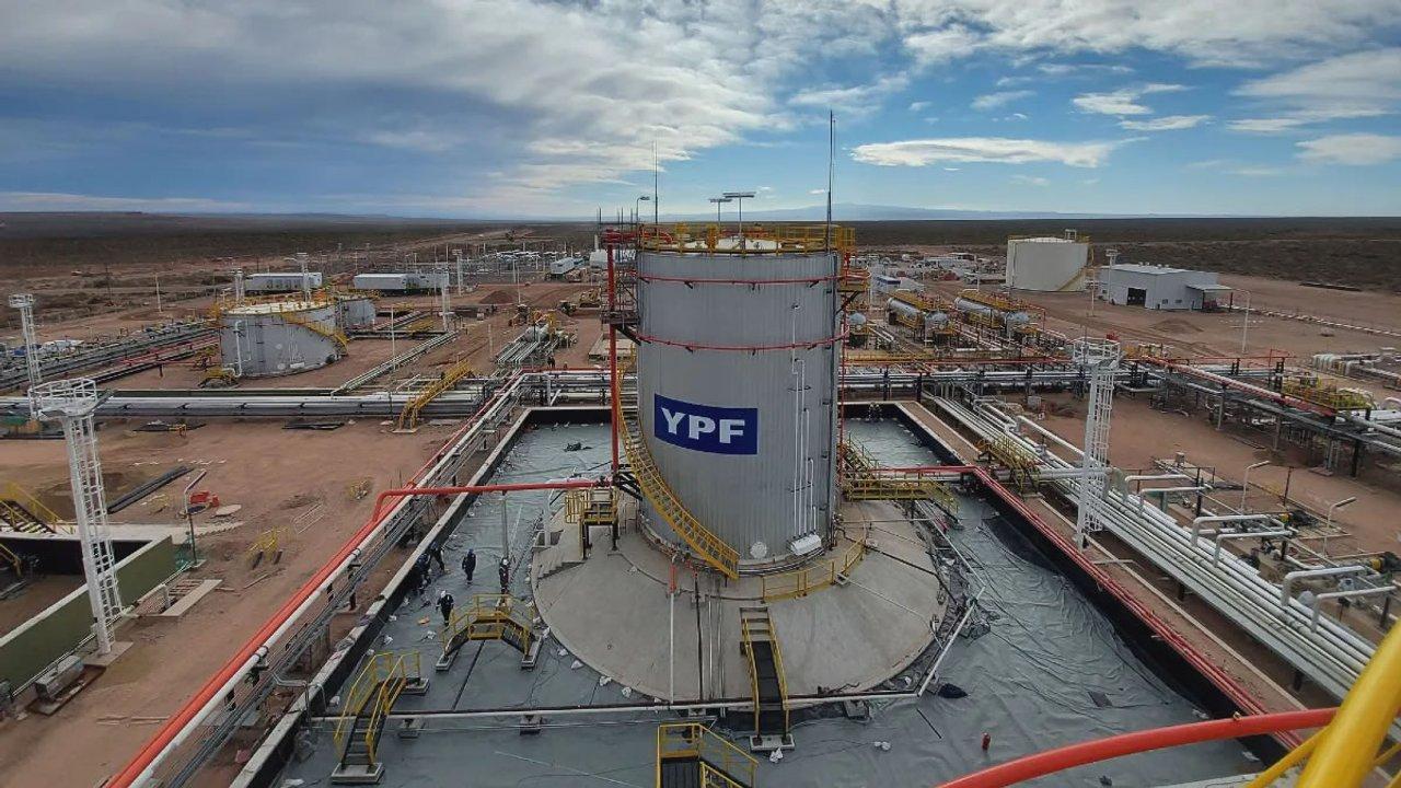 El inesperado fallo por YPF que jaquea a Milei y genera una crisis con el gobierno de Trump