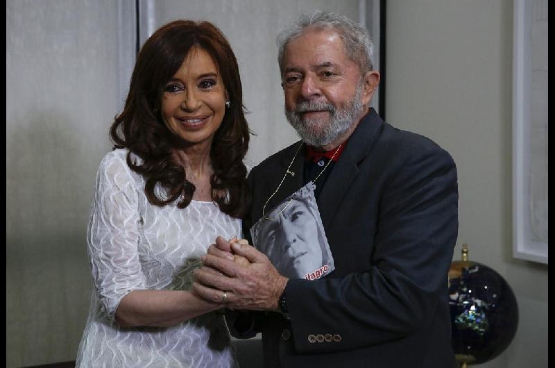 La defensa de Cristina Kirchner presentoacute un pedido de autorizacioacuten para que Lula la visite en su departamento