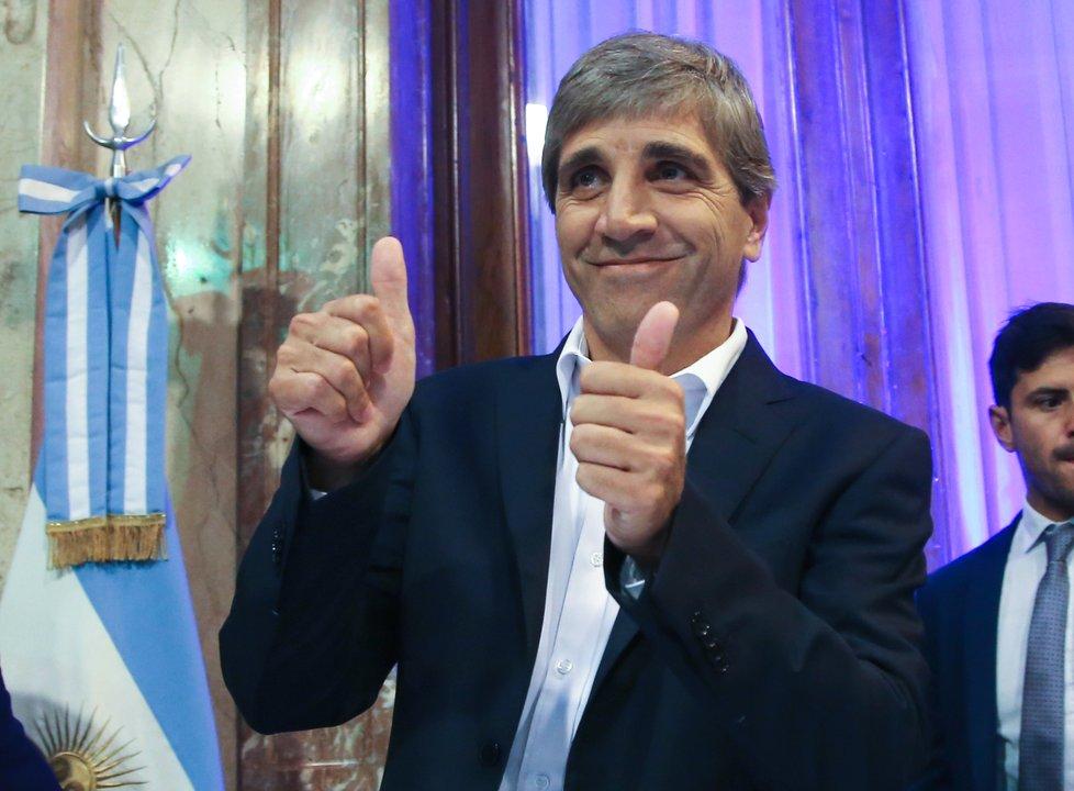 Toto Caputo reveloacute la forma para juntar doacutelares