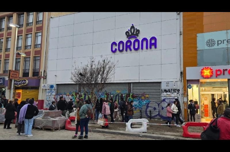 La desesperada liquidacioacuten final de una histoacuterica tienda- remata todo ldquoa 5 lucasrdquo antes de quebrar