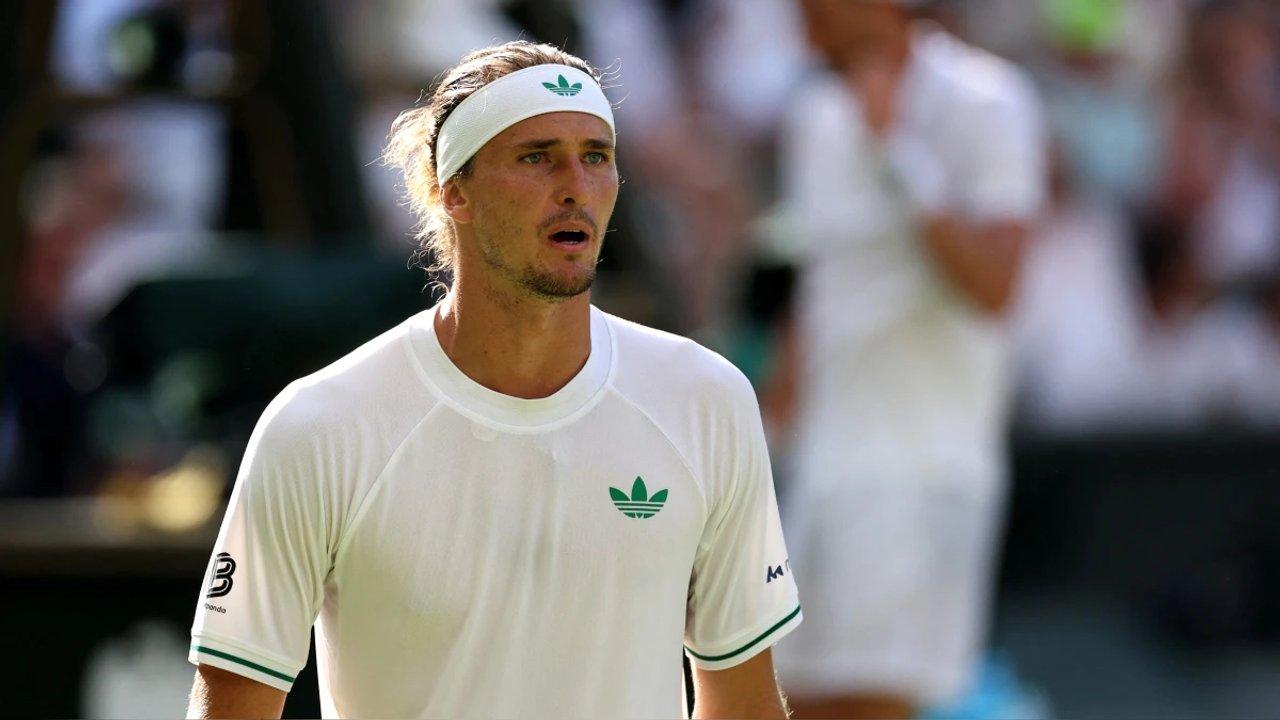 Las preocupantes declaraciones de Zverev tras su eliminacioacuten en Wimbledon- Me cuesta encontrar la alegriacutea