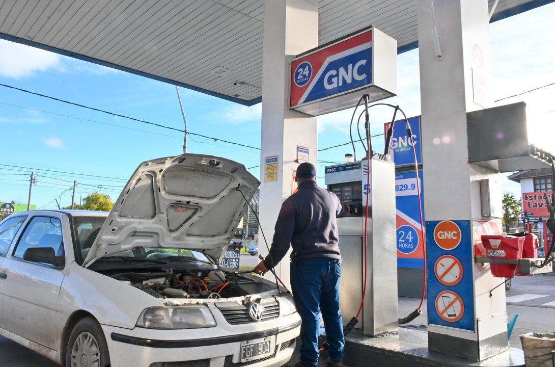 Interrumpen el suministro de GNC en estaciones de servicio de todo el paiacutes por la ola polar