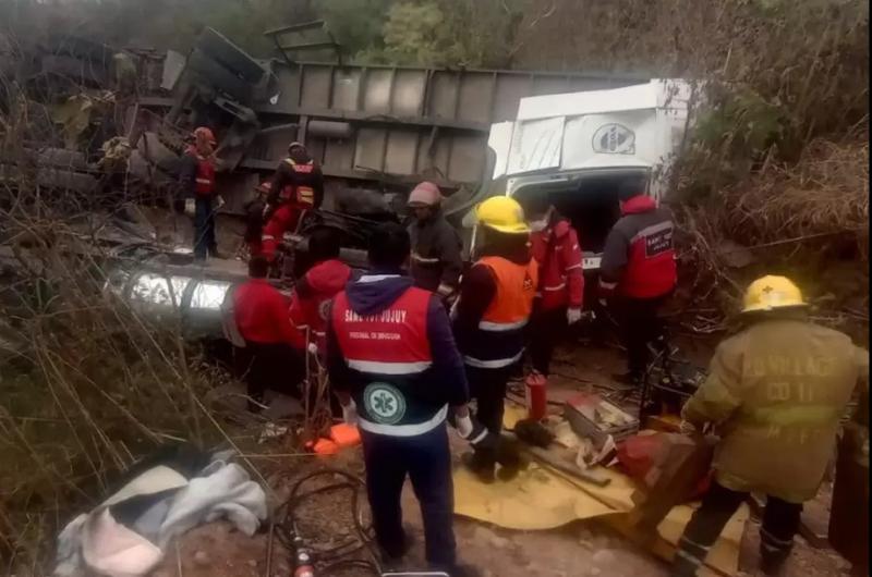 Un camioacuten de gran porte volcoacute en Ruta Nacional 34