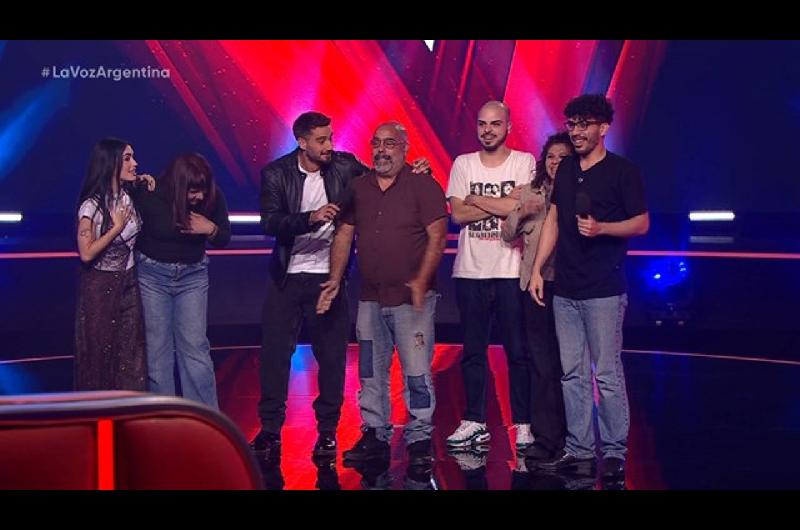 El primo de una ex Gran Hermano debutoacute en La Voz Argentina y entroacute en un equipo- de quieacutenes se trata