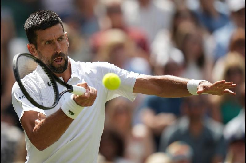 Djokovic aplastoacute a Evans y se metioacute en la tercera ronda de Wimbledon