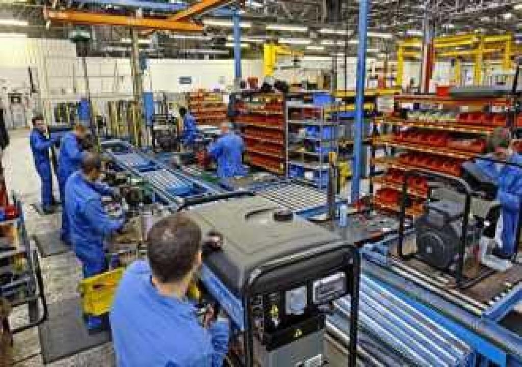 Las faacutebricas de autos incorporaron tecnologiacutea para competir pero no consiguen personal para manejarla 