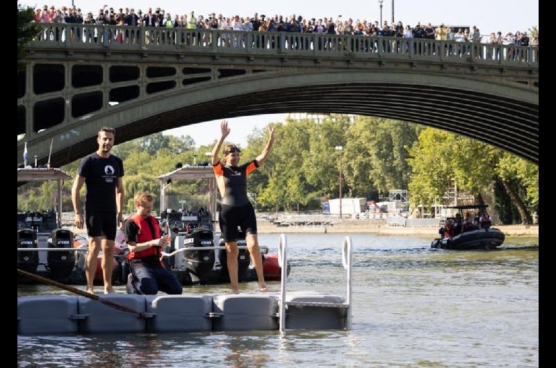 Los bantildeistas volvieron a sumergirse en aguas del Sena un siglo despueacutes