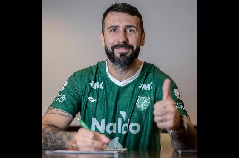 Lucas Pratto fue presentado en Sarmiento y jugaraacute el Torneo Clausura
