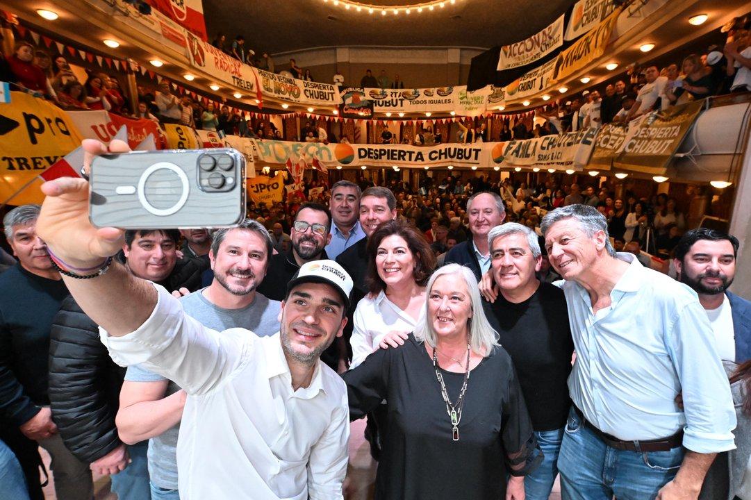 Elecciones 2025- Ignacio Torres lanzoacute el frente Despierta Chubut con fuerte respaldo de intendentes