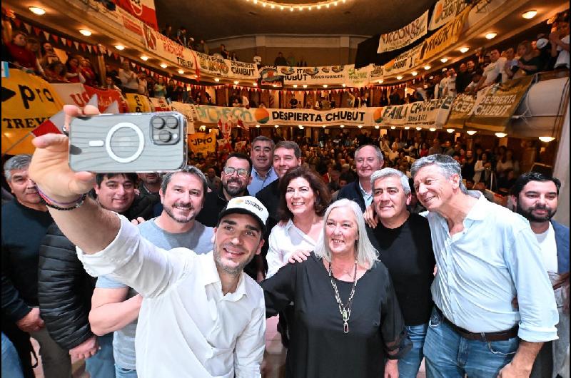 Elecciones 2025- Ignacio Torres lanzoacute el frente Despierta Chubut con fuerte respaldo de intendentes