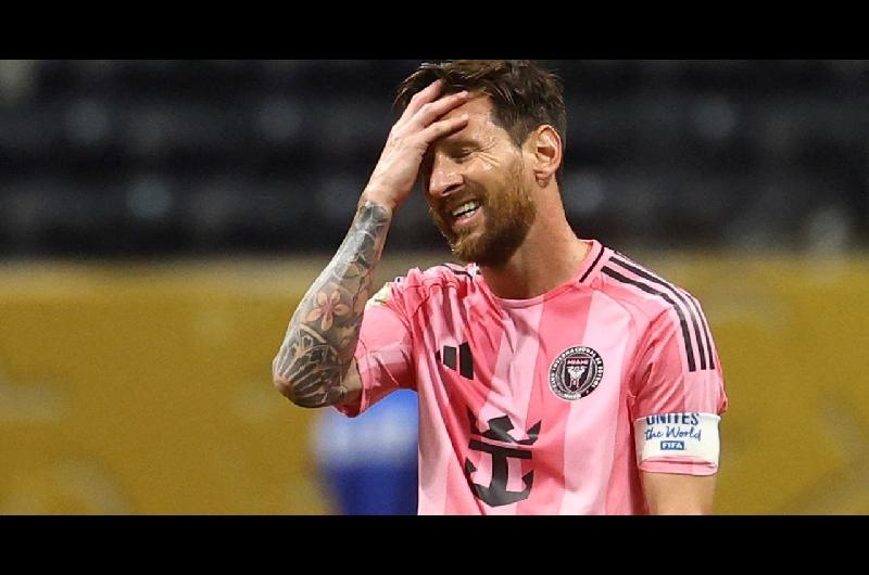 Nunca visto- el insoacutelito error de Messi que terminoacute en gol del Montreal