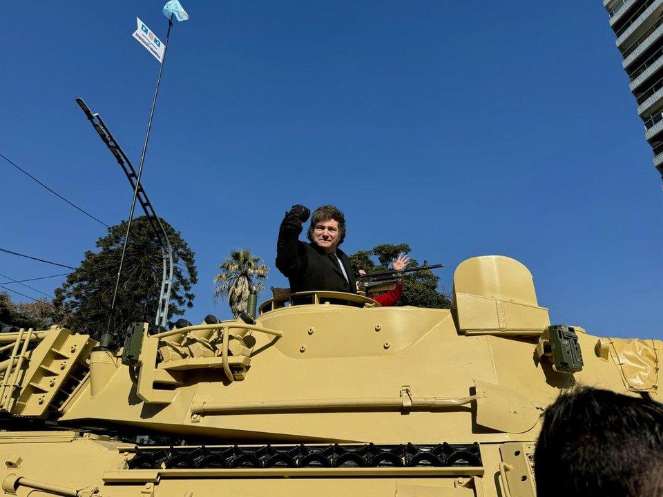 Javier Milei- entre la guerra con periodistas y su ausencia en el desfile militar del 9 de Julio