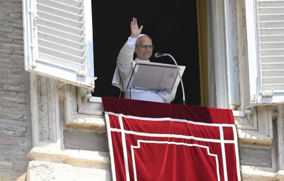 El papa Leoacuten XIV pidioacute a liacutederes globales a priorizar el diaacutelogo sobre la violencia