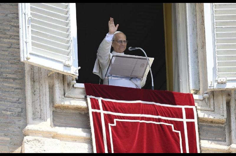 El papa Leoacuten XIV pidioacute a liacutederes globales a priorizar el diaacutelogo sobre la violencia