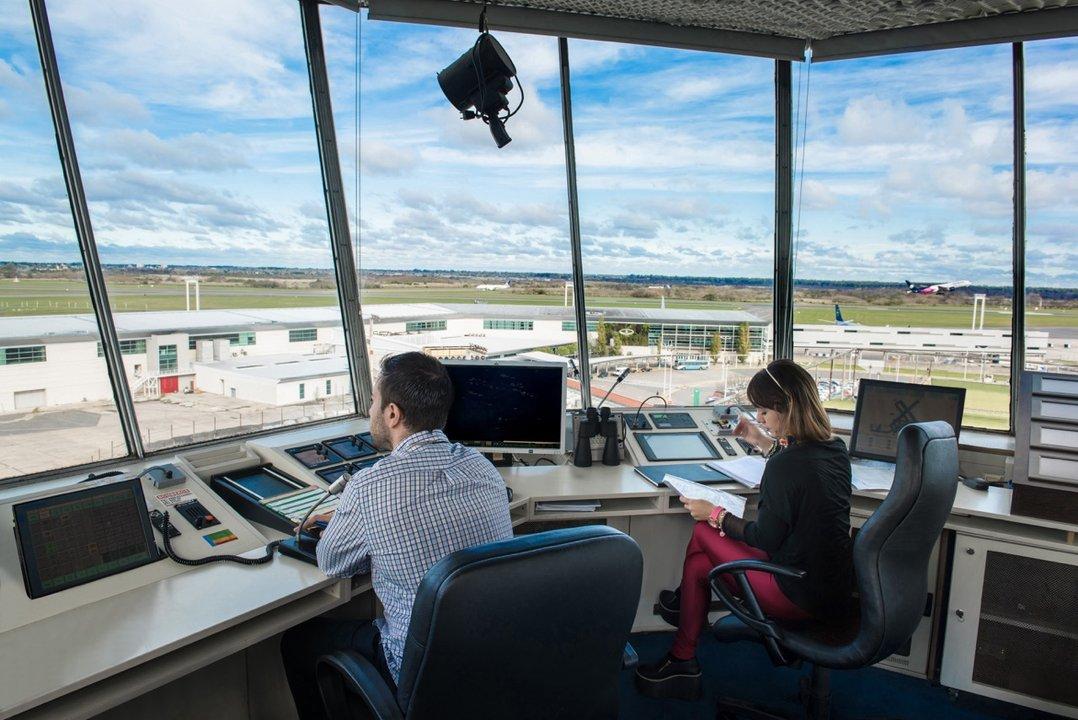 Controladores aeacutereos preparan medidas de fuerza en diacuteas claves de las vacaciones de invierno