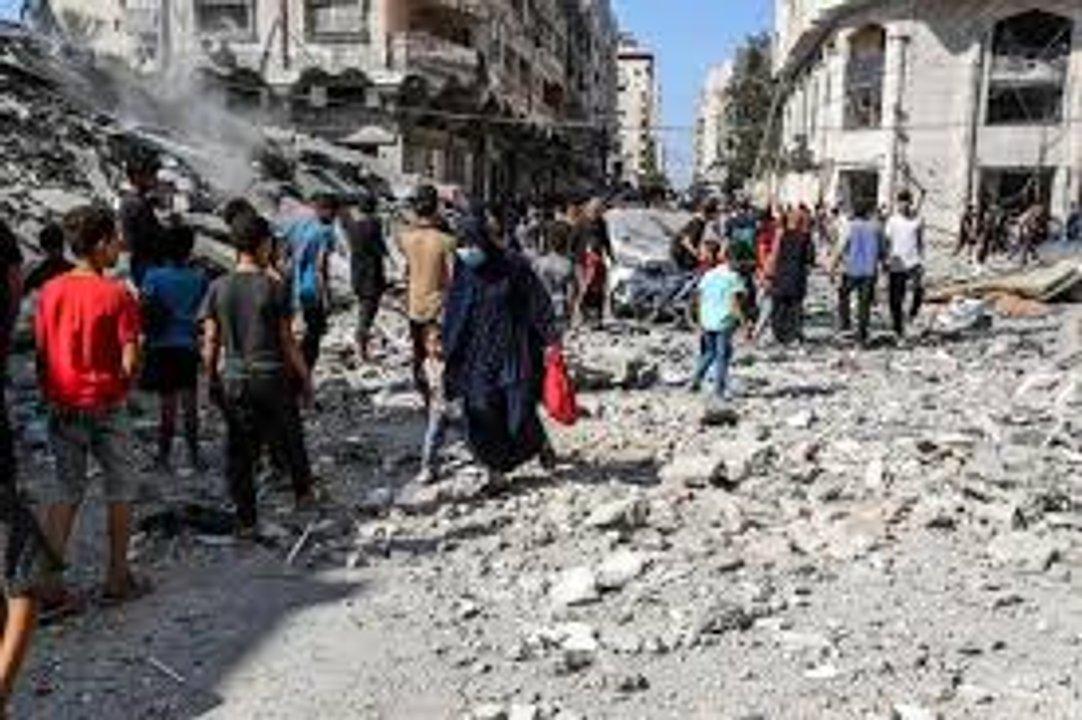 Israel ataca 130 objetivos en Gaza y mata al menos a 33 palestinos