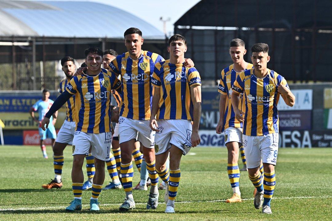 Atlanta goleoacute a Arsenal por 4-0 y se alejoacute en la punta de la zona A