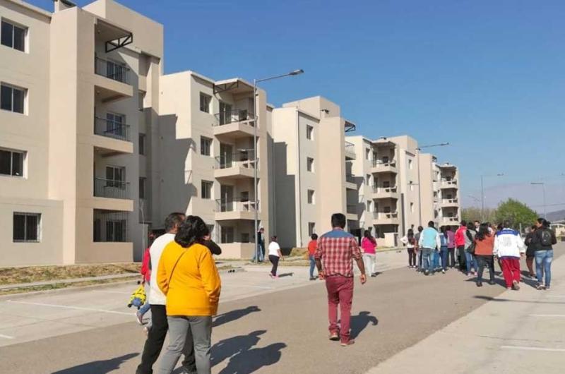 Maacutes de 200 departamentos se construiraacuten en Alto Comedero