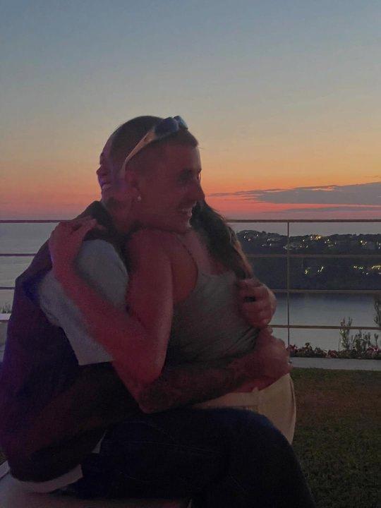 Justin Bieber comparte tiernas palabras para Hailey mientras trabaja en nueva muacutesica