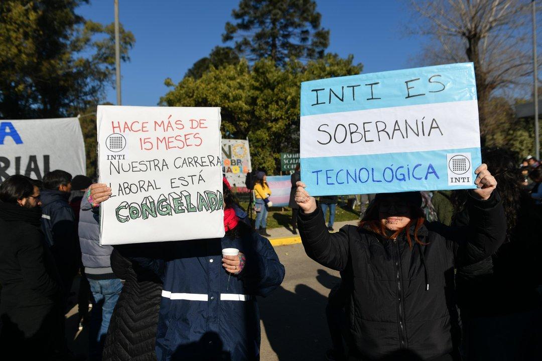 El INTI resolvioacute cortar un carril de General Paz pero se lo impide el operativo que rodea el organismo