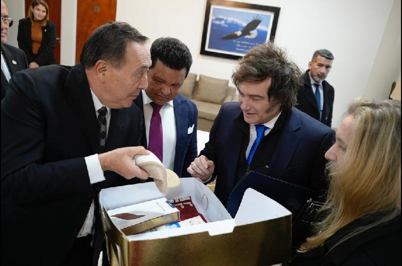 El delirante milagro del pastor amigo de Milei- dice que 100 mil pesos se le transformaron en 100 mil doacutelares