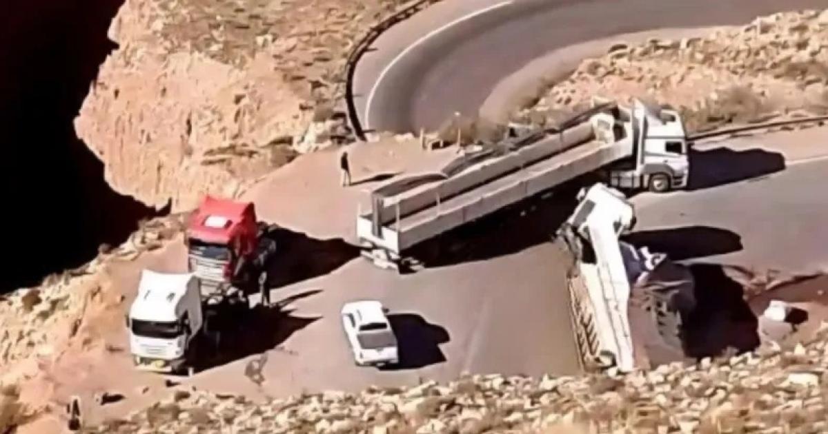 Triple colisioacuten de camiones y un vuelco en la Cuesta de Lipaacuten