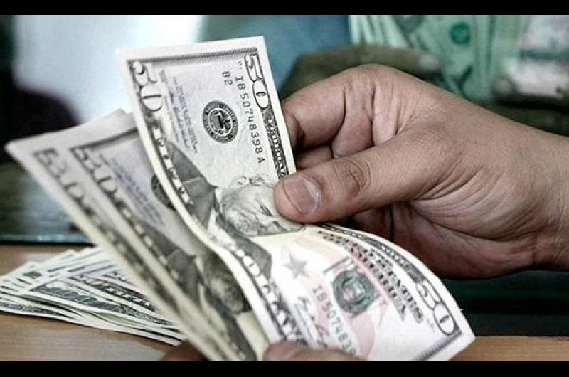 Bancos anuncian un beneficio para transferencias de doacutelares desde el exterior