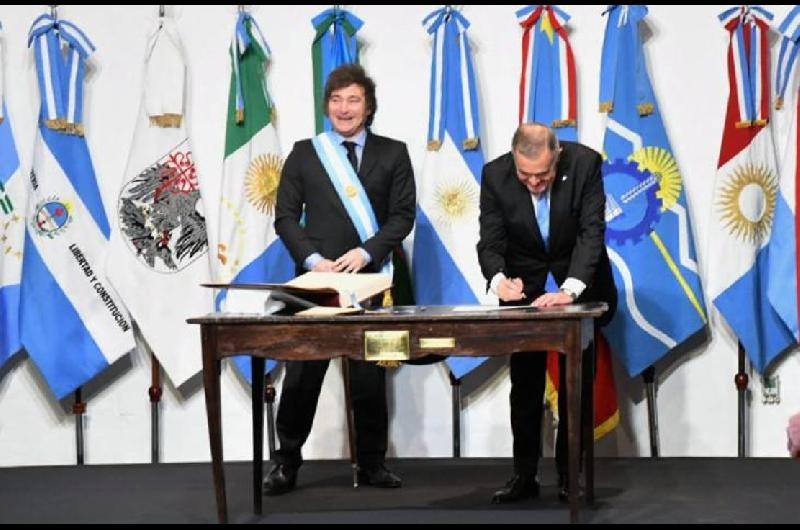 Milei encabezaraacute la vigilia en Tucumaacuten sin discurso y ante un puntildeado de gobernadores 