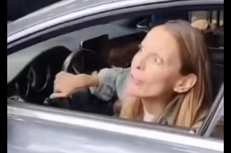 Sheinbaum condenoacute la xenofobia y el racismo tras una protesta en la que una argentina degradoacute a un policiacutea