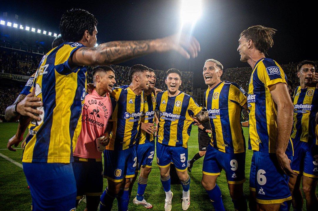 Tras la llegada de Di Mariacutea Rosario Central mete otro bombazo y se calza el saco de candidato