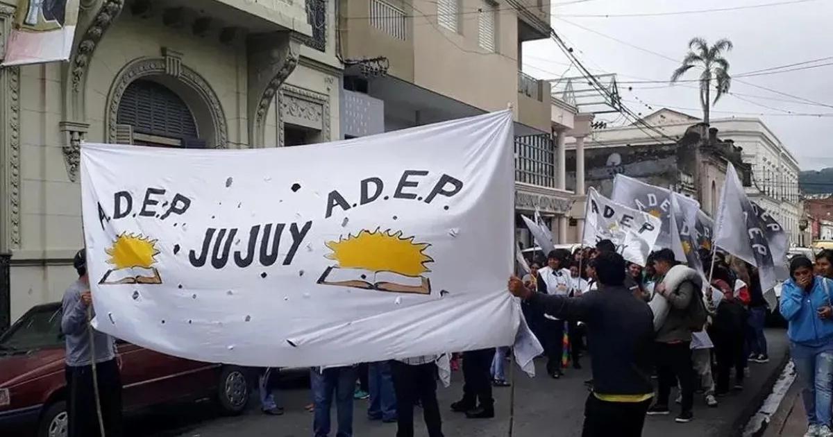 Acefaliacutea eterna en ADEP- docentes exigen una urgente resolucioacuten