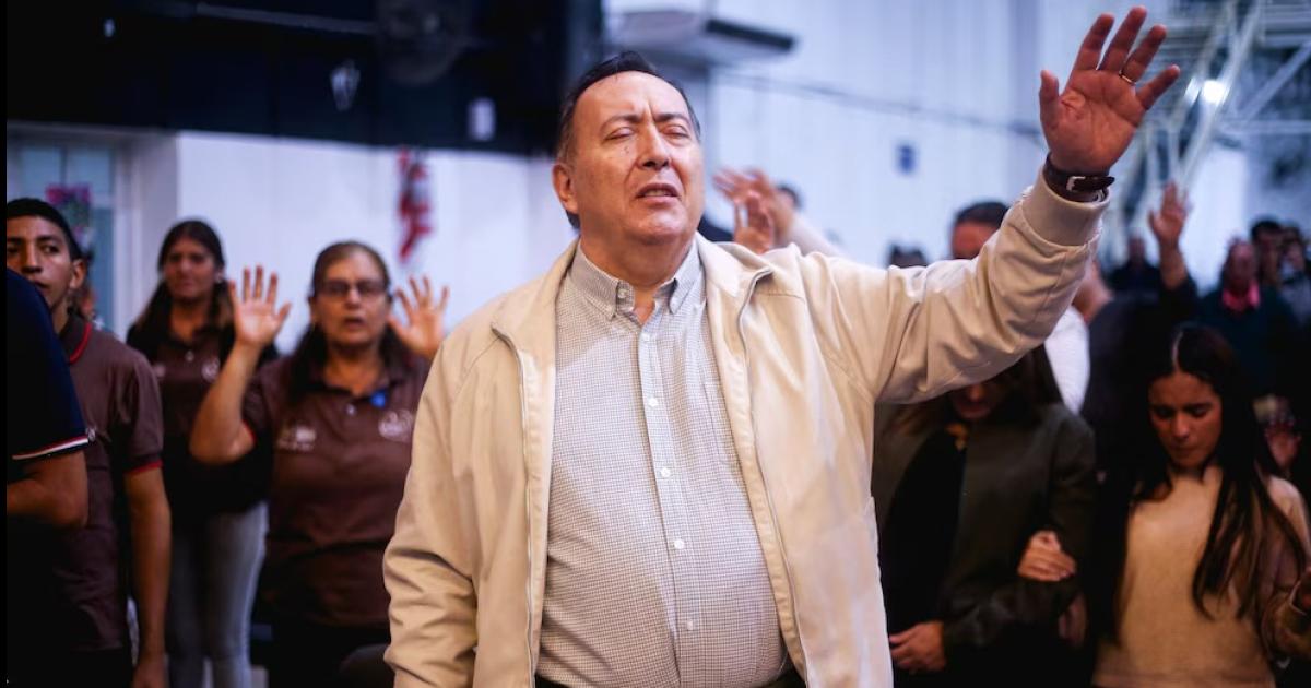 Causa que investiga el milagro del pastor que convirtioacute 10000 en USD 100000