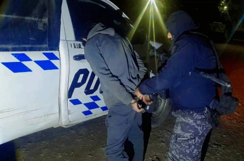 Se resistioacute al arresto y le arrancoacute parte de un dedo a un policiacutea a mordiscos