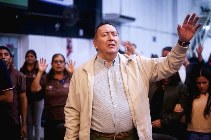 Causa que investiga el milagro del pastor que convirtioacute 10000 en USD 100000