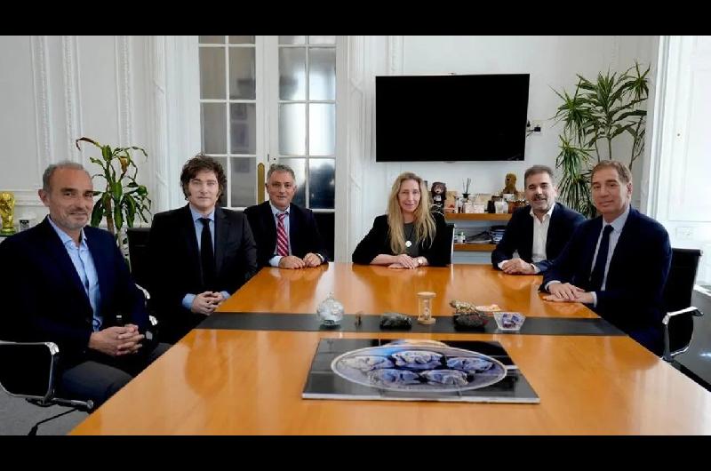Tras idas y vueltas finalmente los intendentes del PRO adhirieron al frente electoral con LLA en la provincia