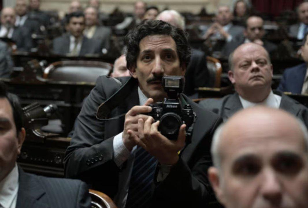 Quieacuten fue Olegario Salas el fotoacutegrafo de la serie Menem y quieacuten es el personaje real en el que se inspira