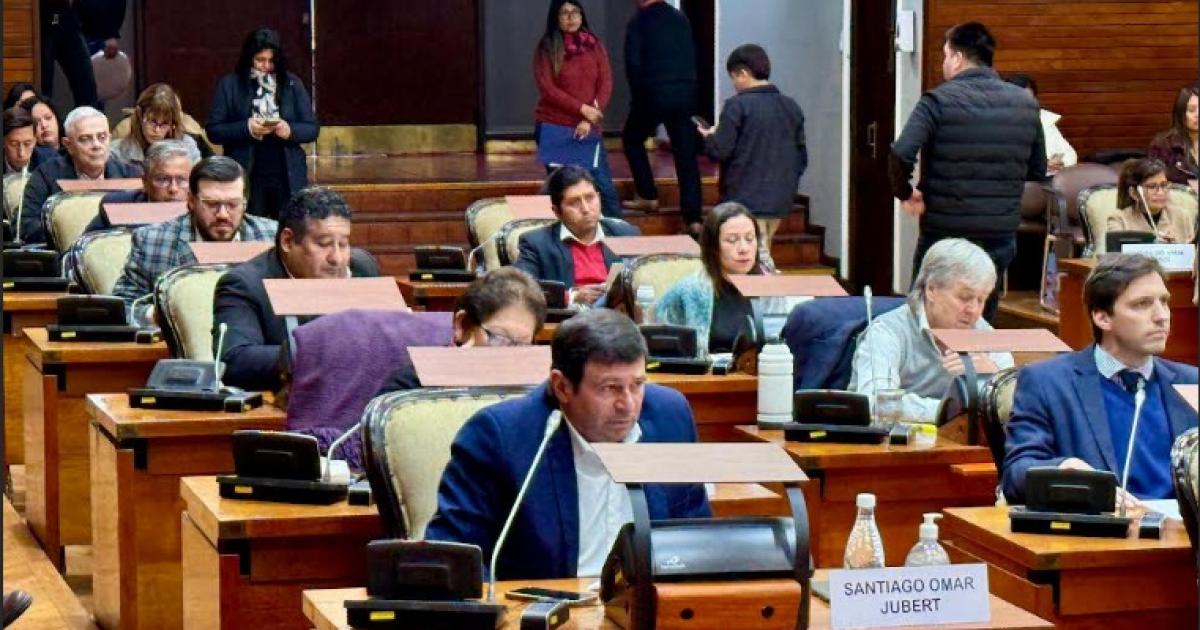 Nacioacuten castiga a las provincias que tienen sus cuentas ordenadas 