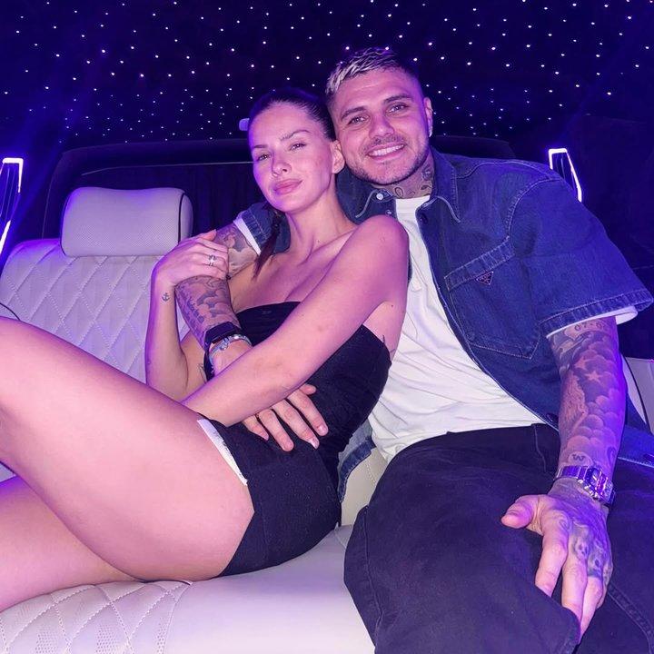 Mauro Icardi publicoacute un romaacutentico posteo con la China Suaacuterez con un sutil palito para Wanda Nara