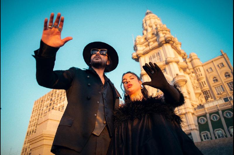 Beto Cuevas presentoacute una nueva versioacuten del tema ldquoEl Duelordquo junto a Luz Gaggi
