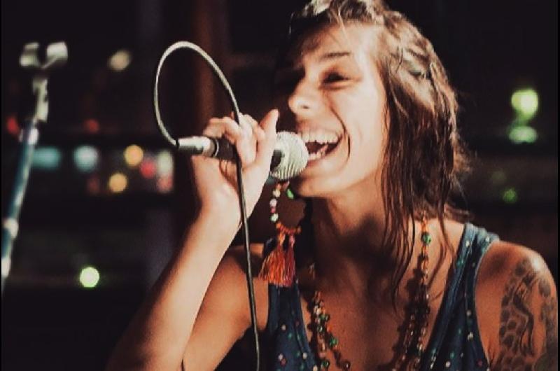 Murioacute Araceli Julio- cantante de Sateacutelite Kingston y denunciante de los ajustes en oncoloacutegicos