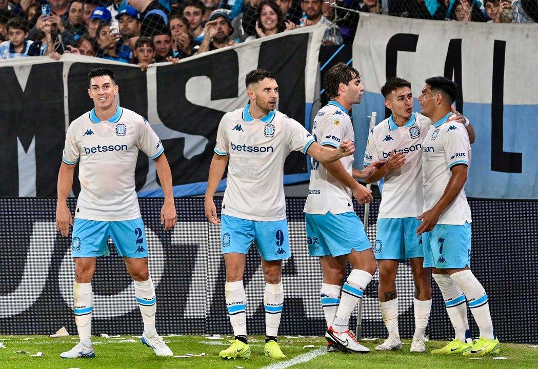 Queacute jugadores de Racing pusieron like a la carta de Maxi Salas contra Diego Milito