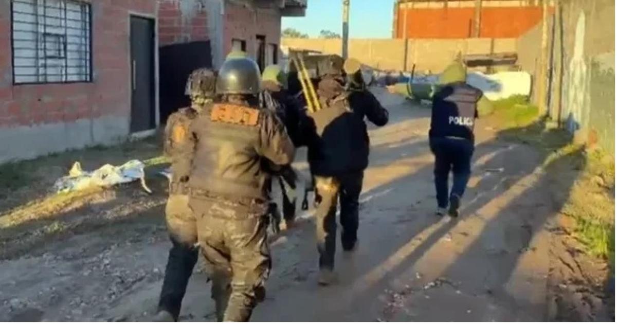 Un jubilado recibioacute a los tiros a la policiacutea en un allanamiento y lo mataron