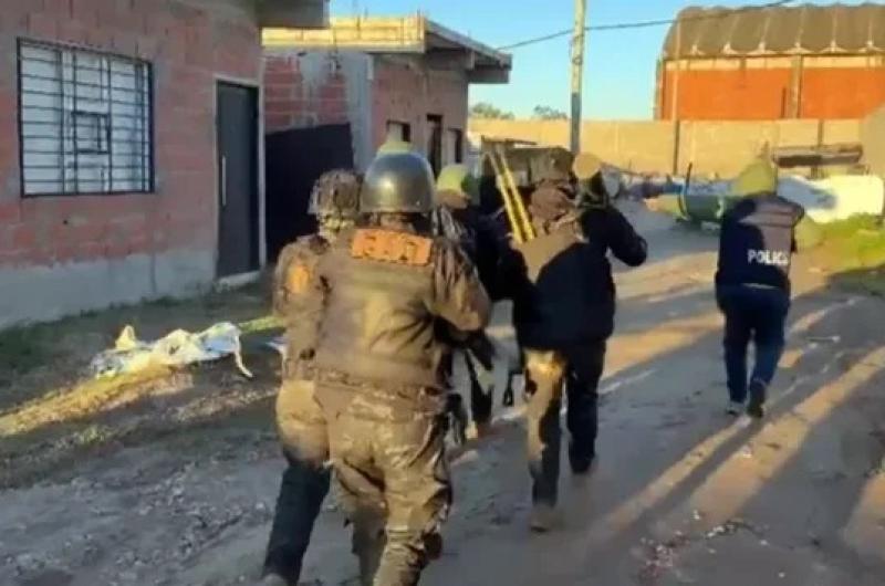 Un jubilado recibioacute a los tiros a la policiacutea en un allanamiento y lo mataron